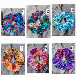 ONE Cotton Scrunchie Hair Tie Flowers Abstract Indigo Purple Lilac Green Prinrs
